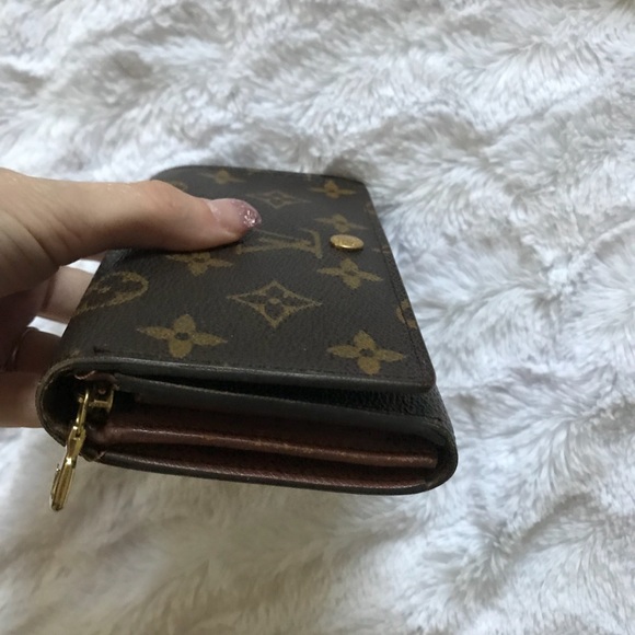 Authentic Louis Vuitton wallet - Picture 3 of 8